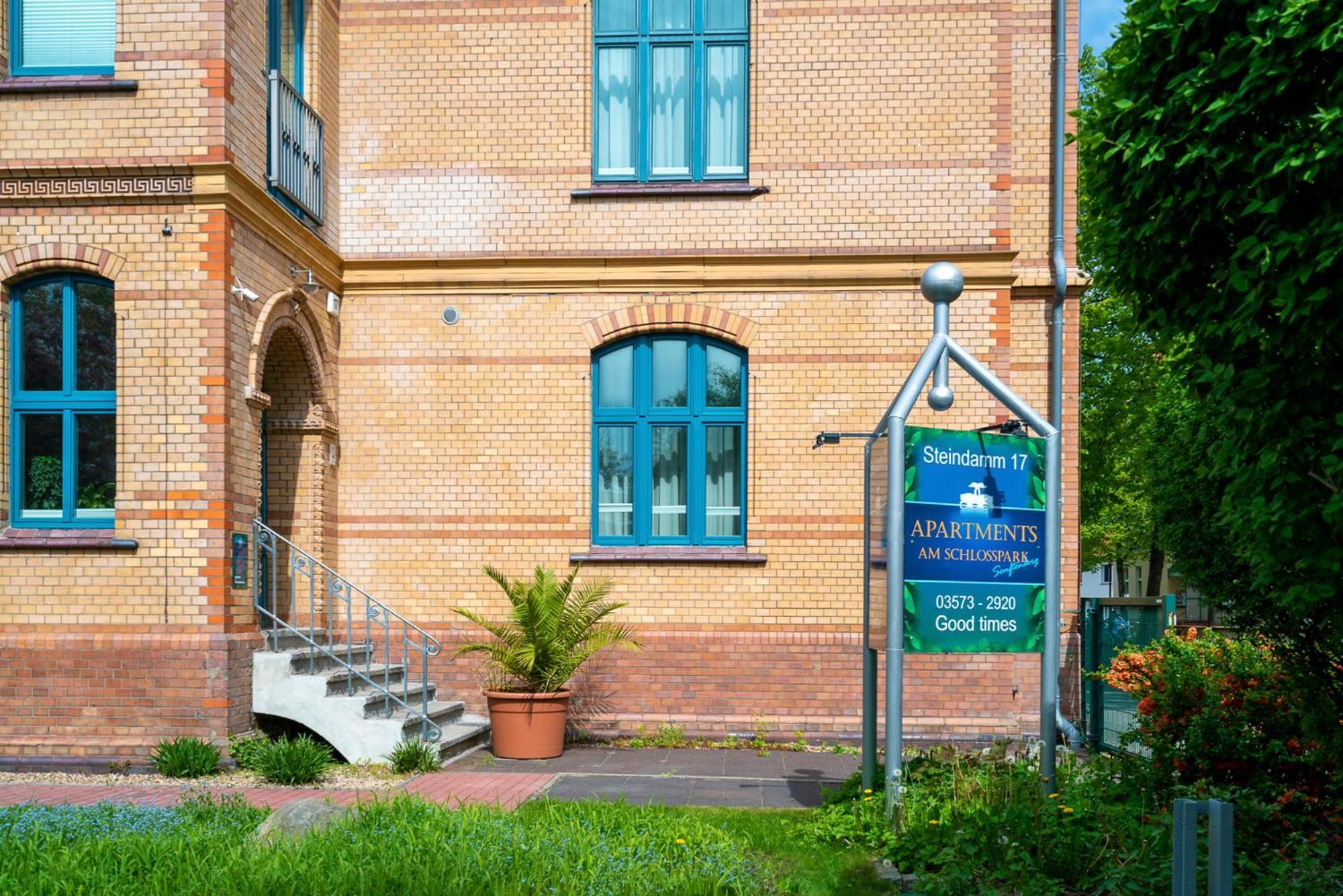 Am Schlosspark Apartment *